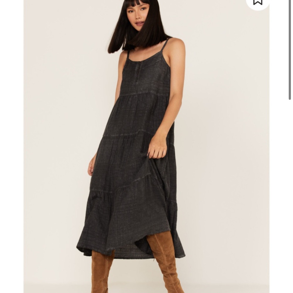 Cleo + Wolf Charcoal Tiered Relaxed Fit Midi Dress
